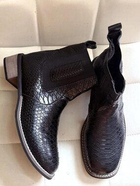 Women's Black Snake-Embossed Chelsea Ankle Boots Size EU 42